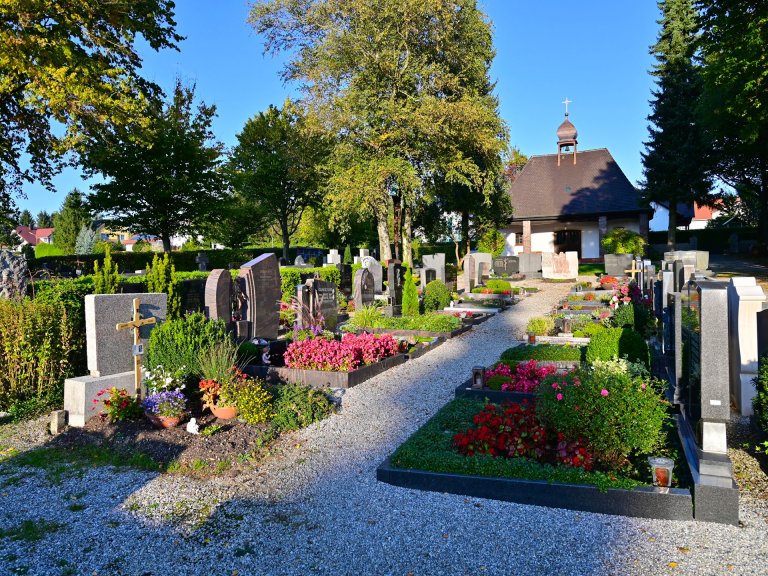 Grossansicht in neuem Fenster: Gemeindlicher Friedhof Hattenhofen (004)