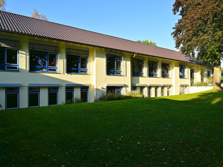Grossansicht in neuem Fenster: Grundschule Hattenhofen (001)