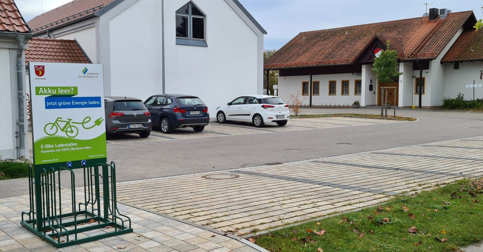 Grossansicht in neuem Fenster: Energiewende in Jesenwang - E-Bike-Ladestation am Sportheim Grossansicht in neuem Fenster: Energiewende in Jesenwang - E-Bike-Ladestation am Sportheim