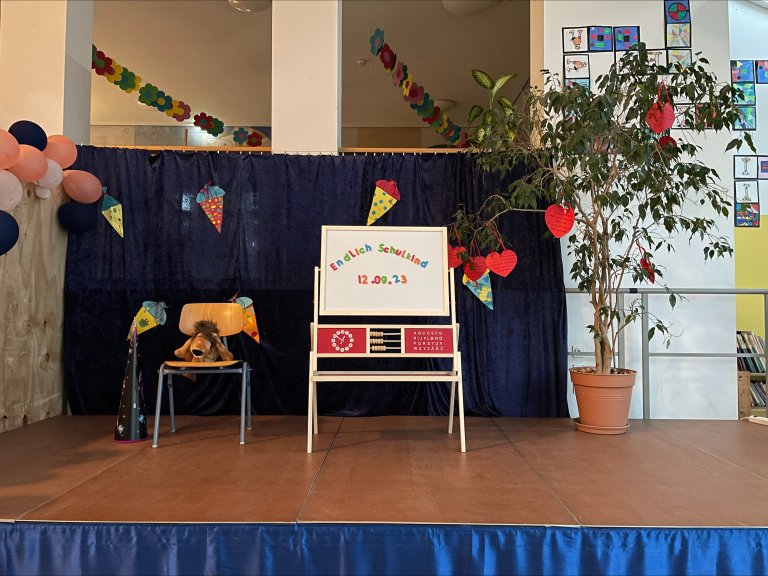 Aula_Endlich Schulkind 23_24.jpeg Aula_Endlich Schulkind 23_24.jpeg